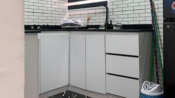 Kühlschrank, Mikrowelle, Ofen, Wasserkocher