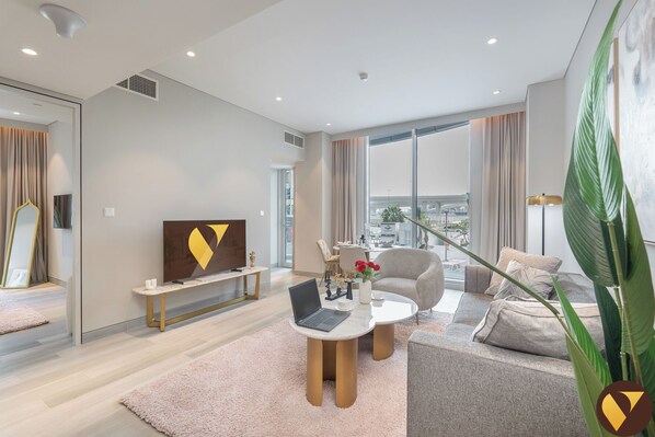 Luxury Apartment, City View | Living area