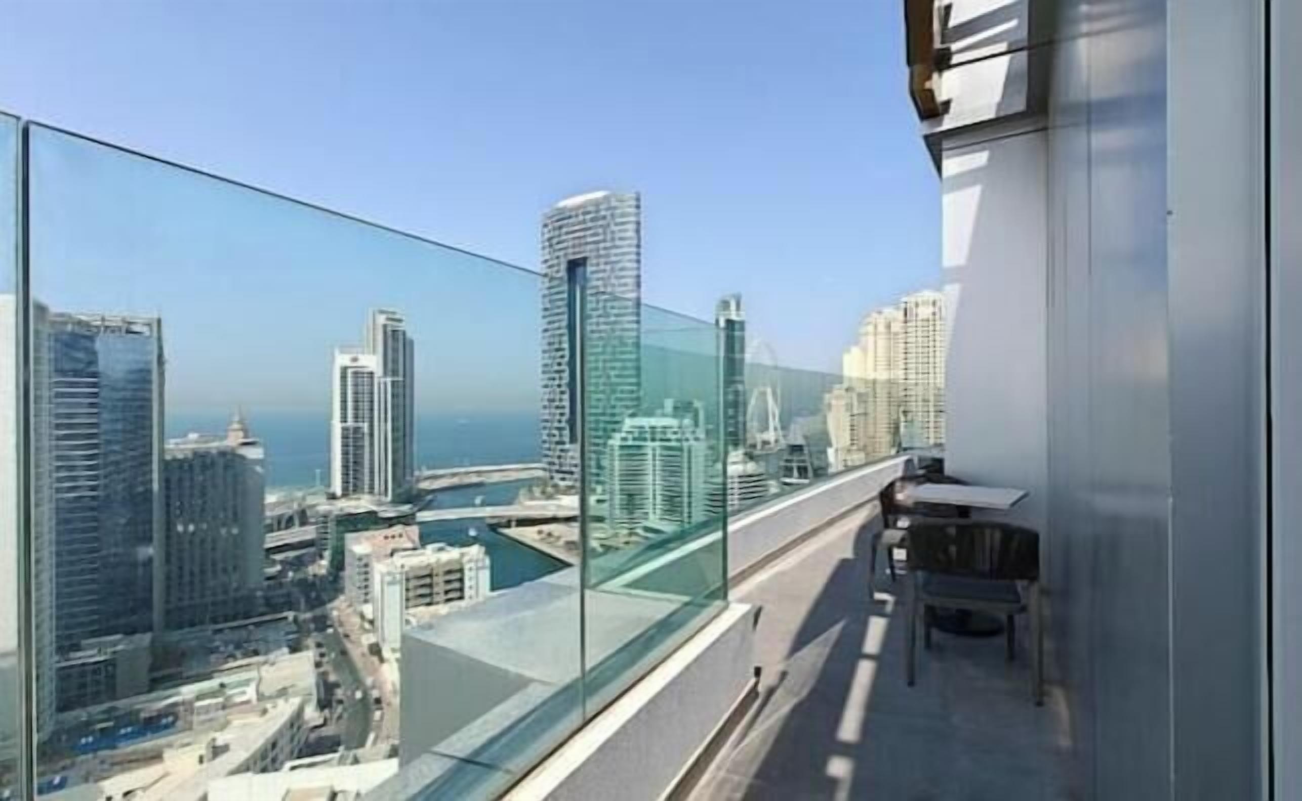 Luxury Apartment, City View | Balkoni