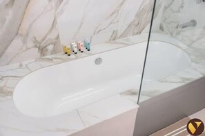 Luxury Apartment, City View | Bathroom