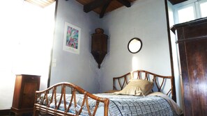 3 bedrooms, free WiFi, bed sheets - House between Lot and Dordogne, between heritage and nature (Salviac)
