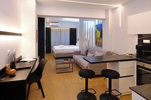 1 bedroom, in-room safe, desk, iron/ironing board