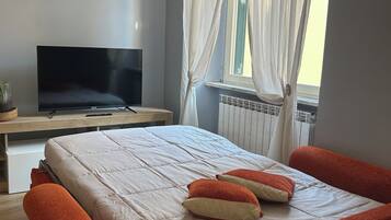 1 camera, ferro/asse da stiro, Wi-Fi, lenzuola