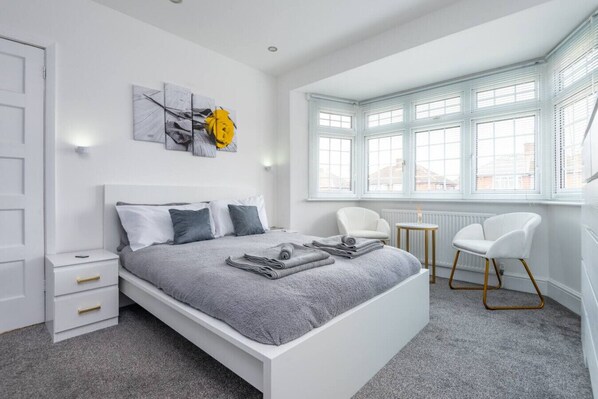3 habitaciones, escritorio, tabla de planchar con plancha y wifi 