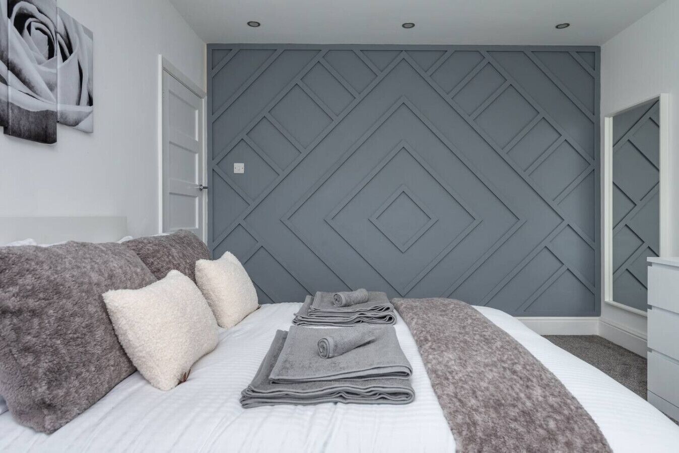 3 bedrooms, desk, iron/ironing board, WiFi