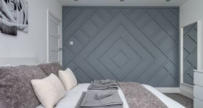 3BR Home | Free Parking | Queensbury Underground