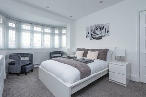 3 bedrooms, desk, iron/ironing board, WiFi