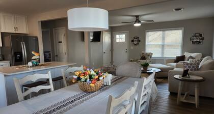 Bungalow by the Bay. Minutes to DE Turf Fields. 30 minutes to resort beaches.