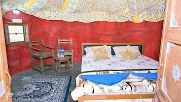 5 bedrooms, iron/ironing board, WiFi