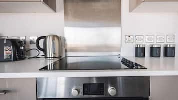 Apartment | Private kitchen | Fridge, microwave, oven, stovetop