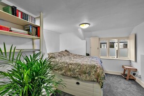 2 slaapkamers, een strijkplank/strijkijzer, gratis wifi, beddengoed