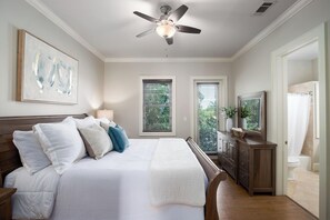 4 bedrooms, iron/ironing board, free WiFi, bed sheets - "Sun Chasing" 30A, Home, Rooftop Lounge, Community Pool, Close to Beach (Santa Rosa Beach)