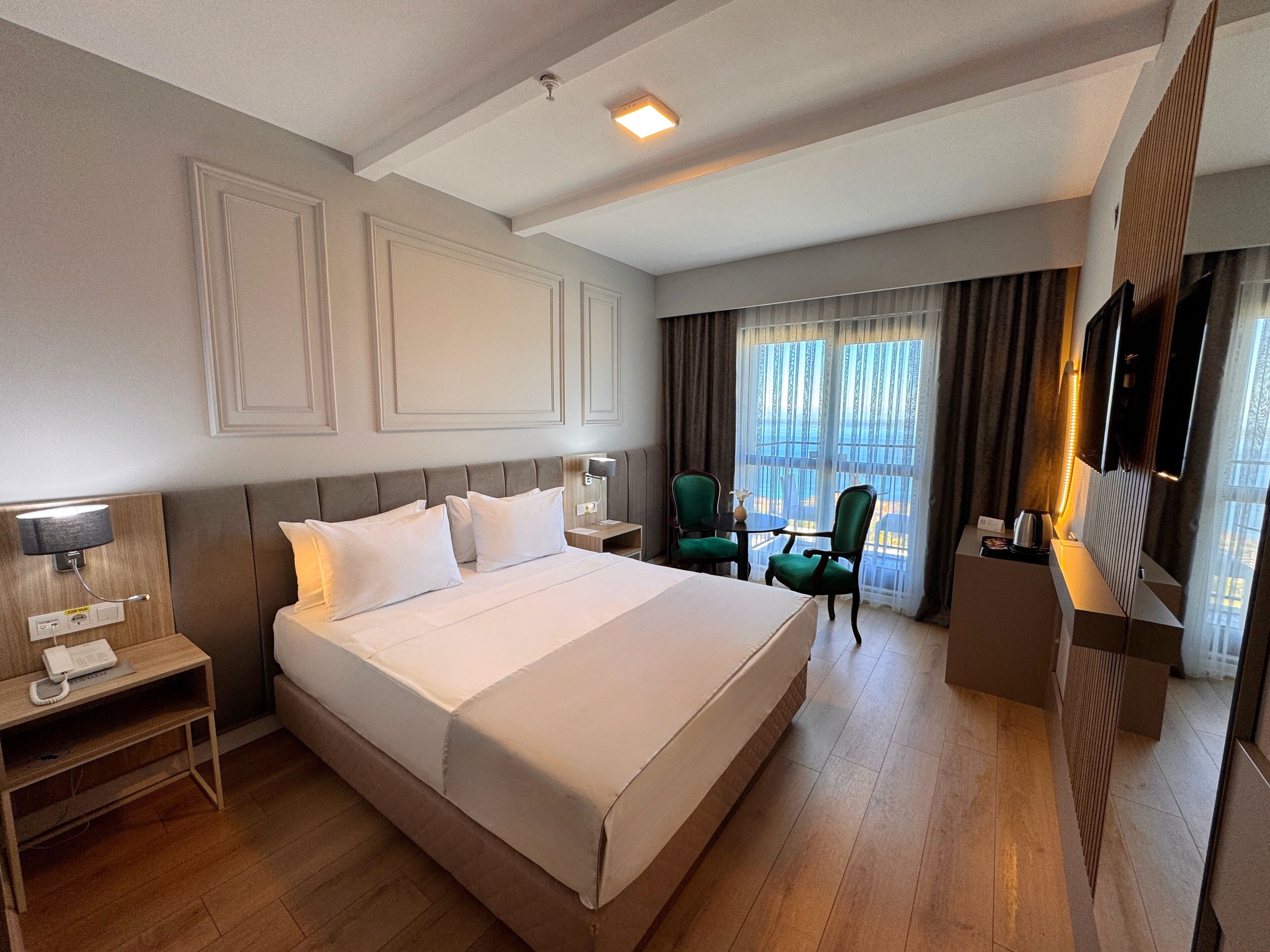 Deluxe Room, 1 Double Bed, Sea View | Minibar, in-room safe, desk, laptop workspace