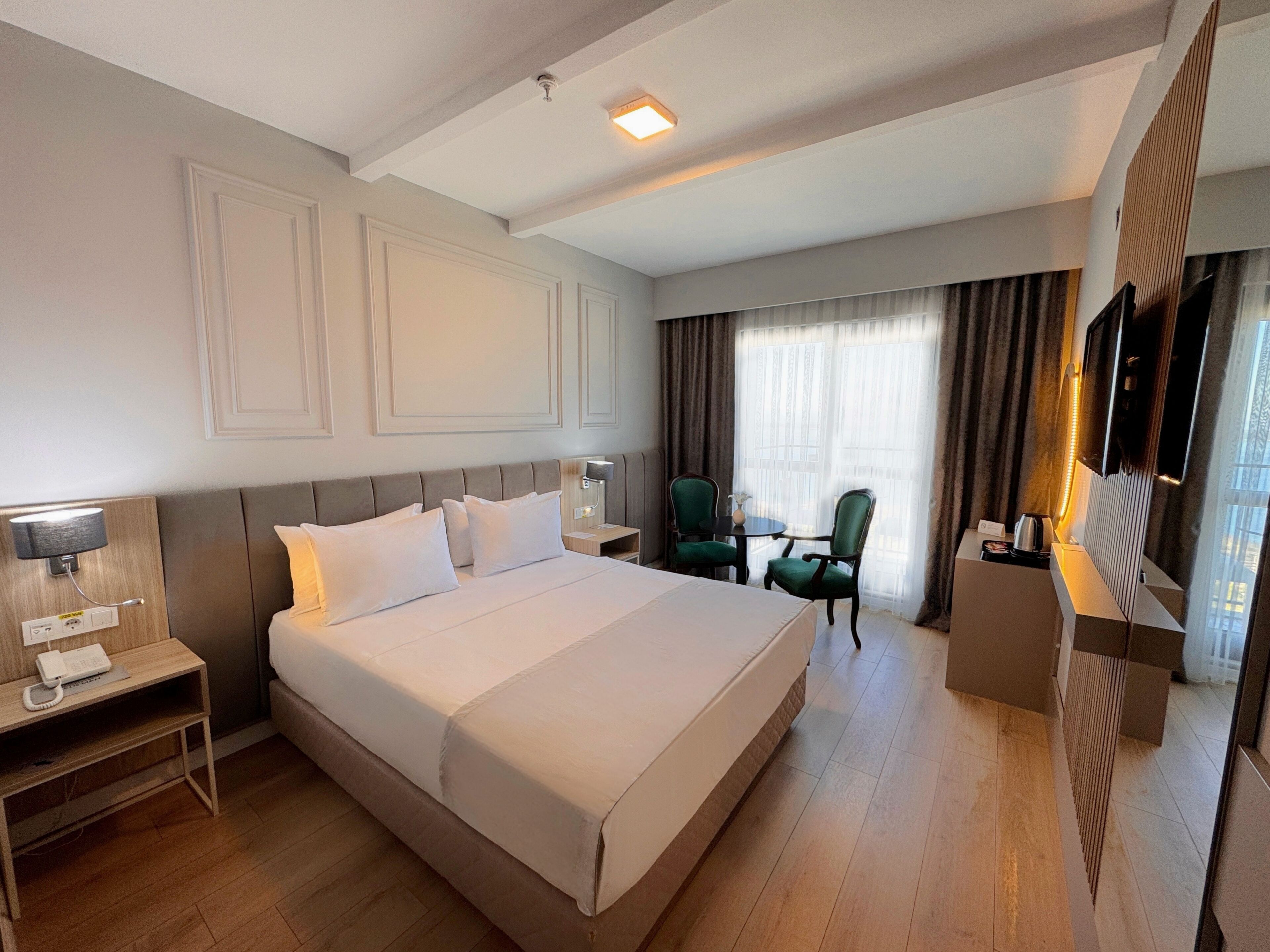 Minibar, in-room safe, desk, laptop workspace