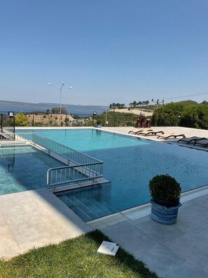 Sæsonbestemt udendørs pool