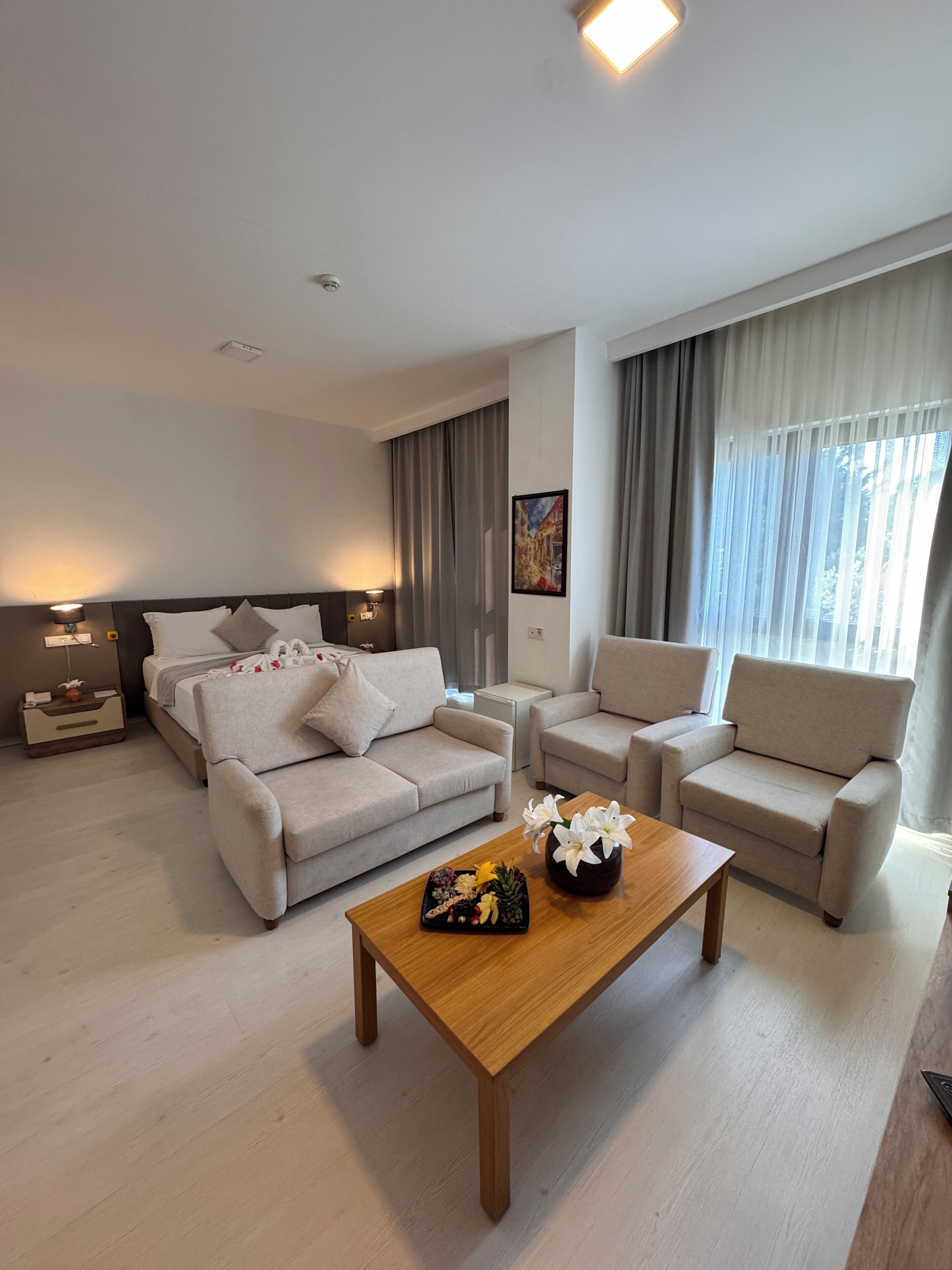 Deluxe Suite, Sea View | Minibar, in-room safe, desk, laptop workspace