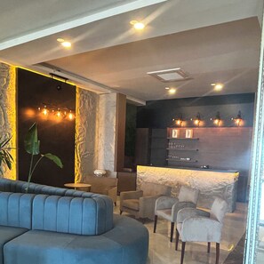 Coin salon dans le hall