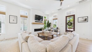 Smart TV - Graytful 30A 145-Private Beach Access-Sleeps 12 (Santa Rosa Beach)