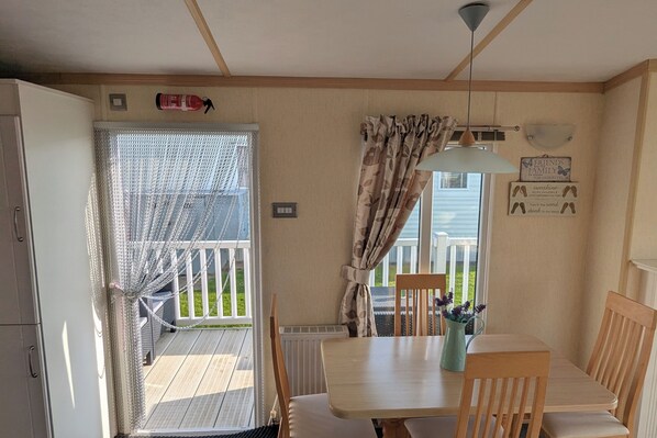 Cabin | Dining - Beachcomber Cabin, Dog Friendly - Anderby Creek (Skegness)