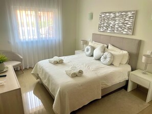 2 bedrooms, iron/ironing board, WiFi, bed sheets