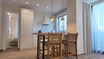 Deluxe Penthouse, City View | Private kitchen