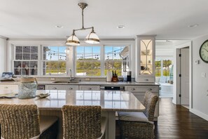 Micro-ondes, four, plaque de cuisson, lave-vaisselle