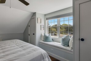 4 habitaciones, tabla de planchar con plancha, wifi y ropa de cama 
