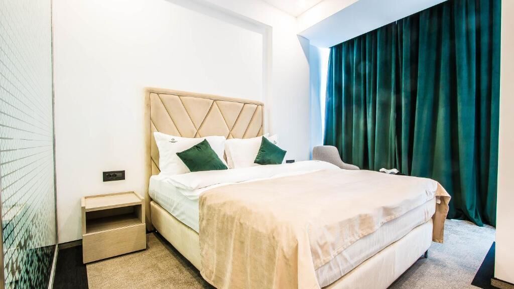 Deluxe Room, City View