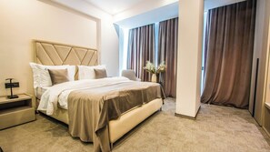 Deluxe Double Room | Desk, laptop workspace, soundproofing, free WiFi - Central Carol ApartHotel (Bucharest)