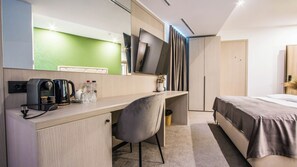 Deluxe Double Room | Minibar, desk, laptop workspace, soundproofing - Central Carol ApartHotel 1 (Bucharest)
