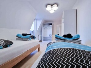 2 bedrooms, iron/ironing board, bed sheets