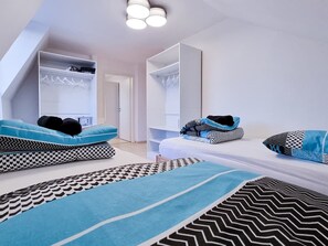 2 bedrooms, iron/ironing board, bed sheets