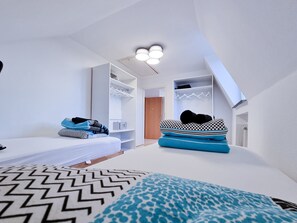 3 slaapkamers, een strijkplank/strijkijzer, beddengoed