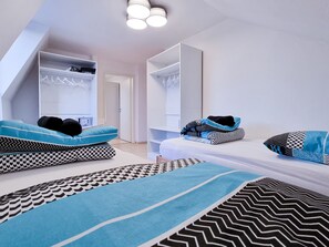 3 bedrooms, iron/ironing board, bed sheets