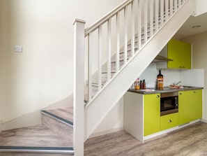 Deluxe Studio, Non Smoking | Private kitchen