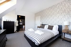 Apartament Comfort, vistes a la ciutat | 3 dormitoris, planxa i posts de planxar, wifi gratuïta i roba de llit