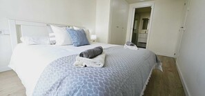 2 室のベッドルーム、アイロン / アイロン台、WiFi、ベッドシーツ