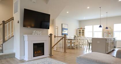 Elegant Resort Townhome w/ Gym, Pools & Tennis