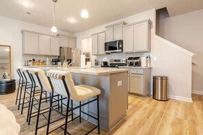 Fridge, microwave, oven, stovetop - Breathtaking 4Bd Townhome, 13 Mins from Airport, 30 Mins from World Cup Stadium! (Union City)