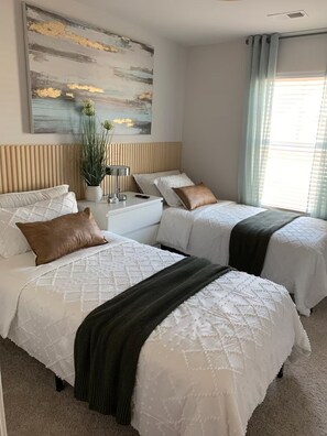 4 habitaciones, escritorio, tabla de planchar con plancha y wifi gratis 