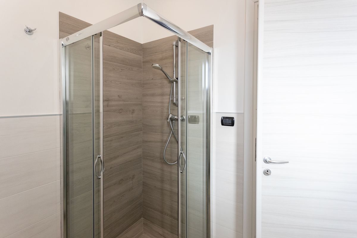 Doccia, asciugacapelli, bidet, asciugamani