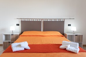1 chambre, lit parapluie, Wi-Fi gratuit, draps fournis