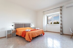 1 dormitorio, cuna de viaje, wifi gratis y ropa de cama