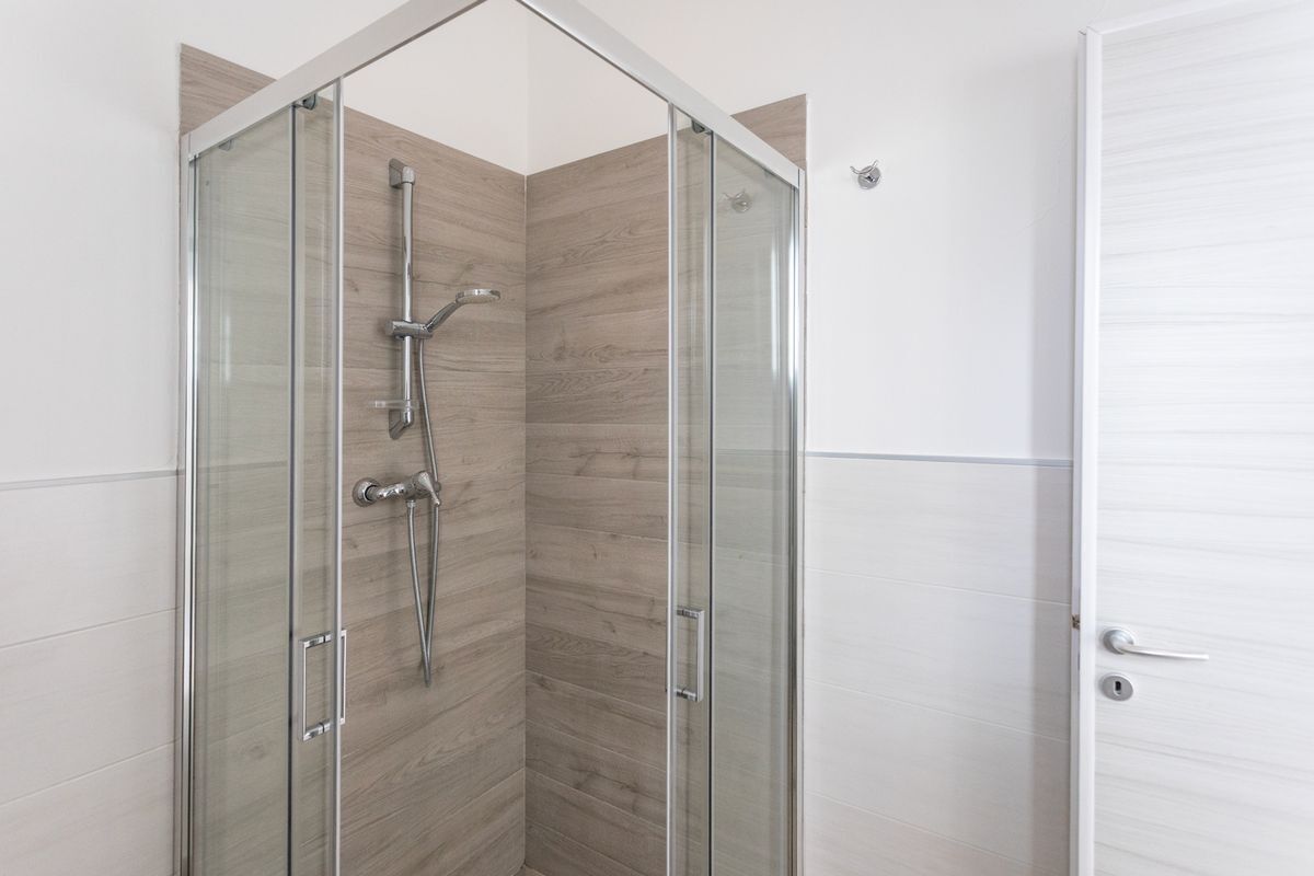 Doccia, asciugacapelli, bidet, asciugamani
