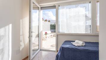 1 bedroom, free WiFi, bed sheets