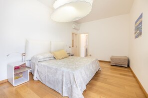 4 habitaciones, cuna de viaje, wifi gratis y ropa de cama