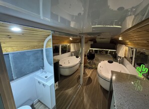 Stuga Standard - kök - utsikt mot bergen | Badrum