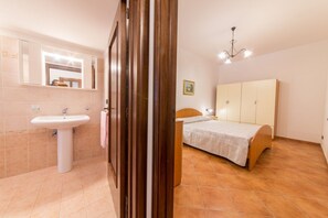 4 chambres, lit de bébé portatif, accès au Wi-Fi (inclus)