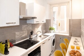 Oven, stovetop, cookware/dishes/utensils