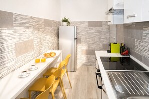 Oven, stovetop, cookware/dishes/utensils